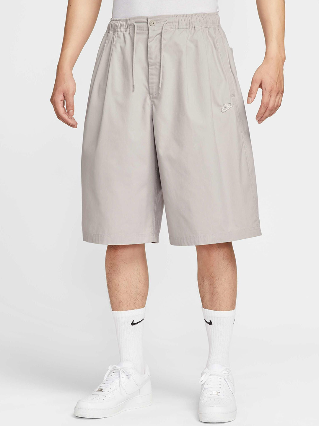 Nike Men's Solid Mid-Rise Loose Fit Shorts