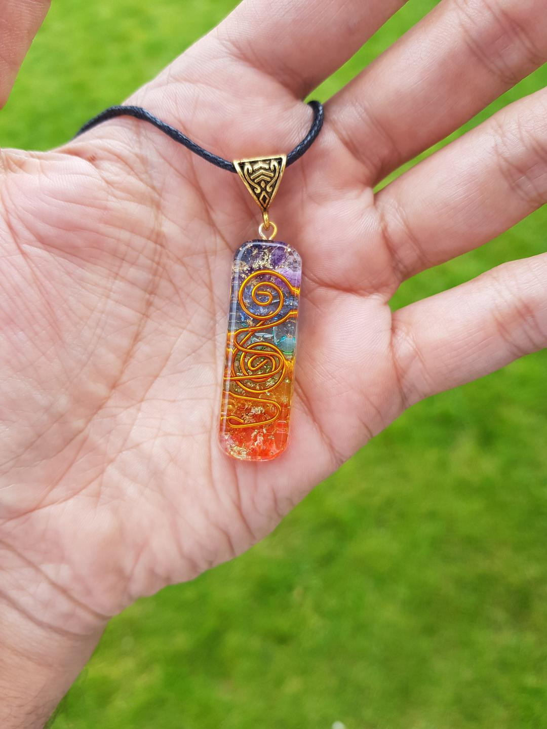 VIBESLE Adult's Multicolor Oval Pendant