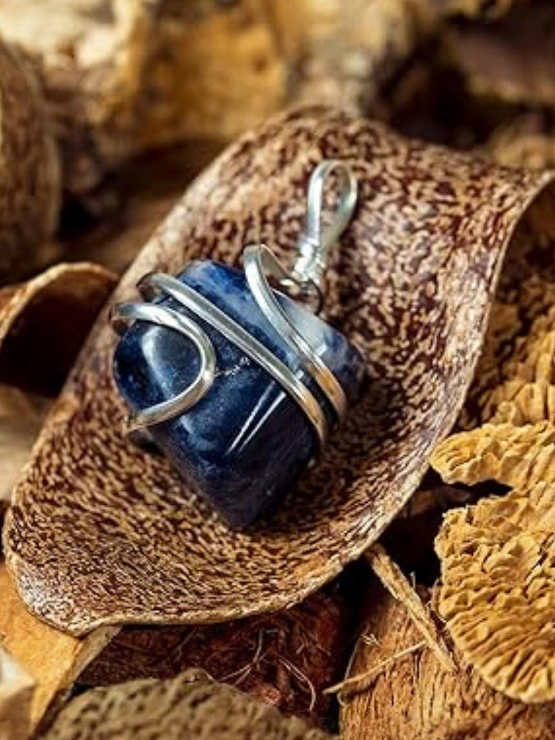 VIBESLE Blue Stone Pendant