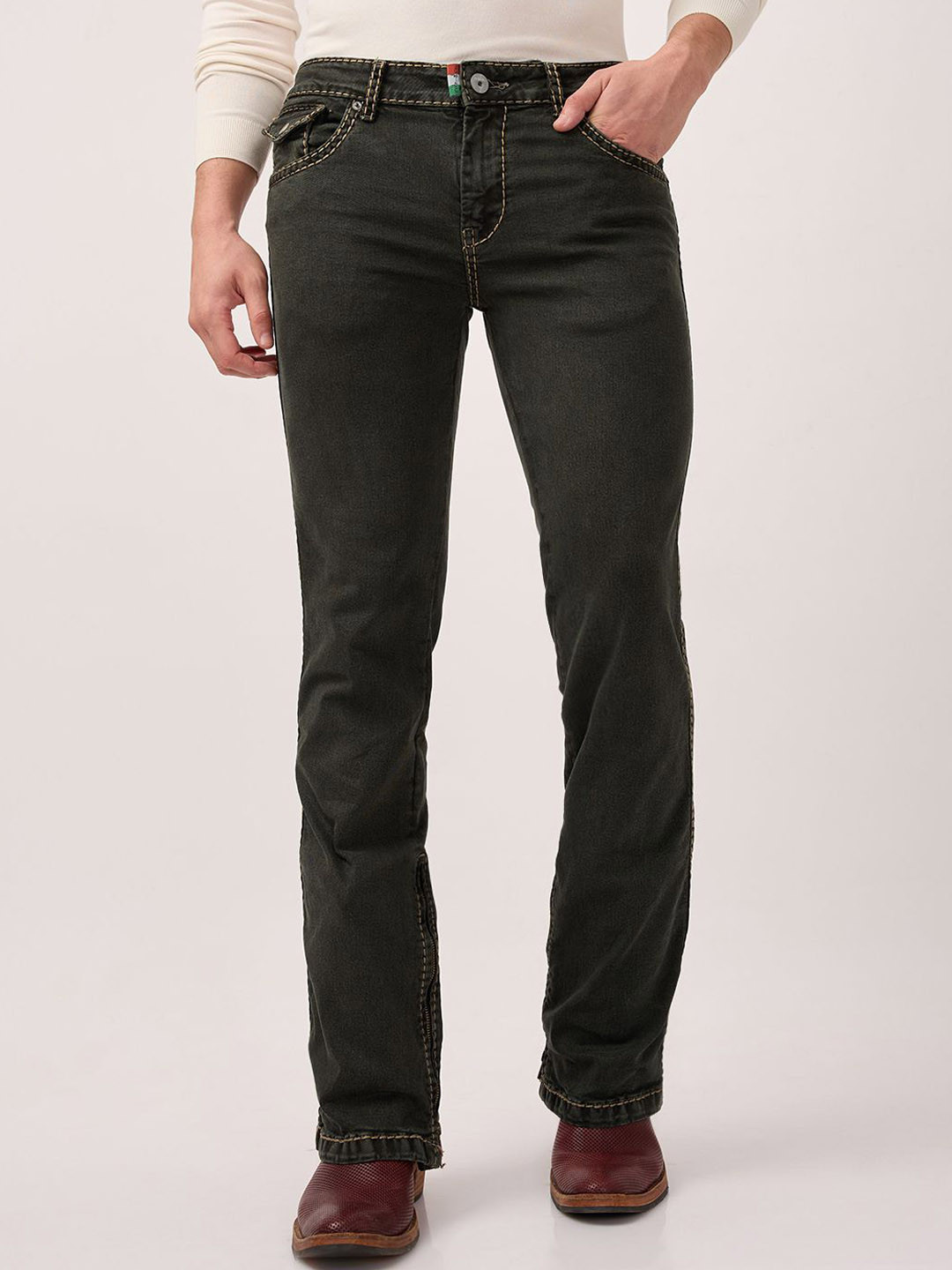 mode de base Men Bootcut Low-Rise Stretchable Jeans with Zipper Bottom & Pocket Flaps