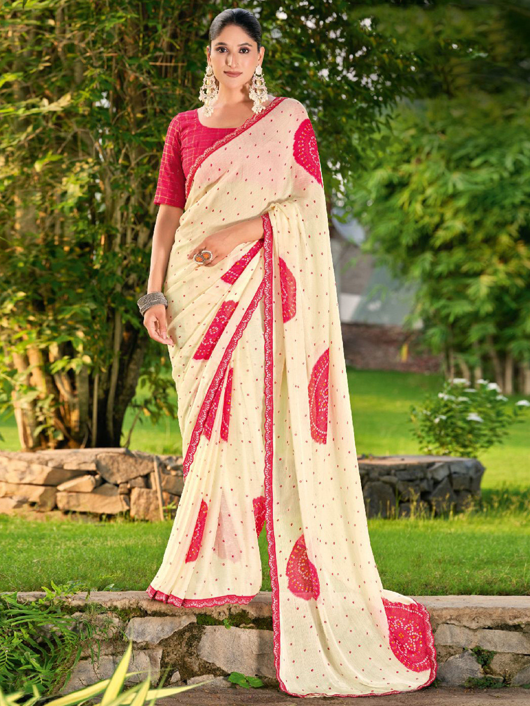 Panzora Geometric Printed Embroidery Border Sequinned Saree
