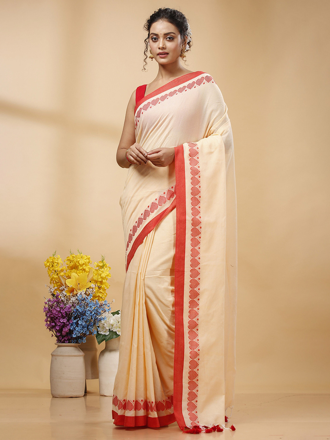 SLAGHA Solid Taant Saree With Blouse Piece