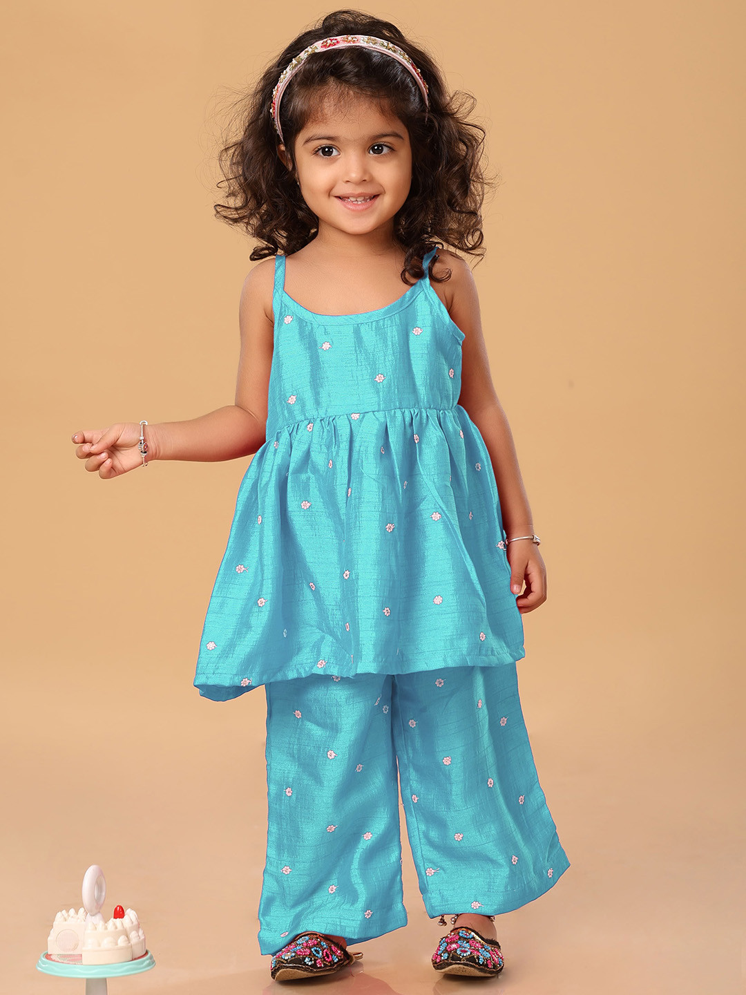 The Mini Trunk Mint Spagetti Thread Work Set