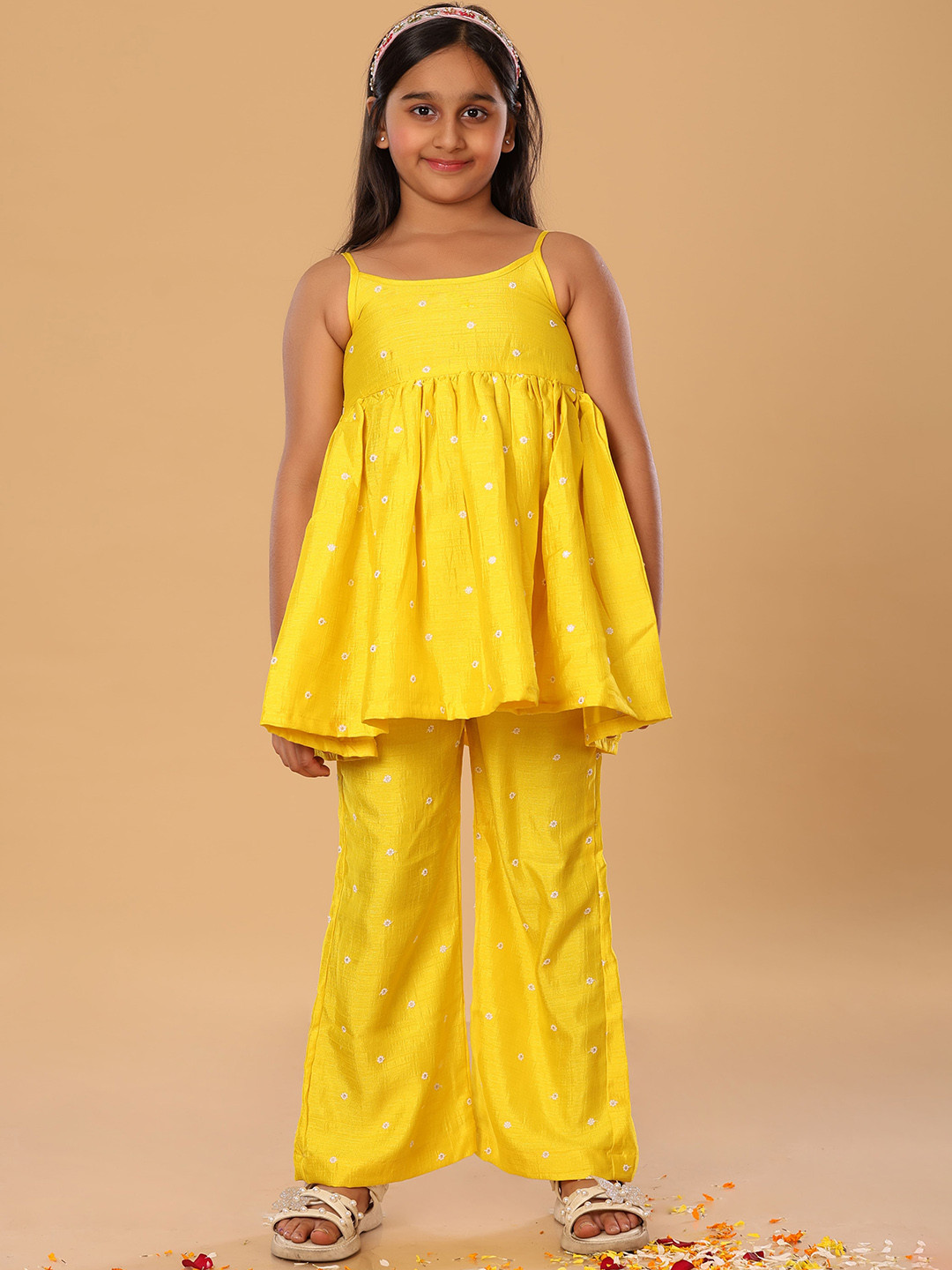 The Mini Trunk Yellow Spagetti Thread Work Set