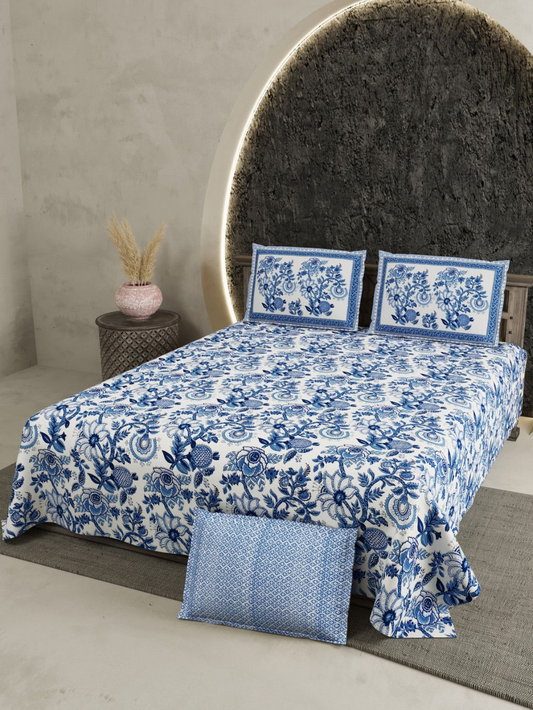 Aura Chartook Blue & White Floral Printed Cotton 180 TC King Bedsheet Set 2.70 m x 2.70 m