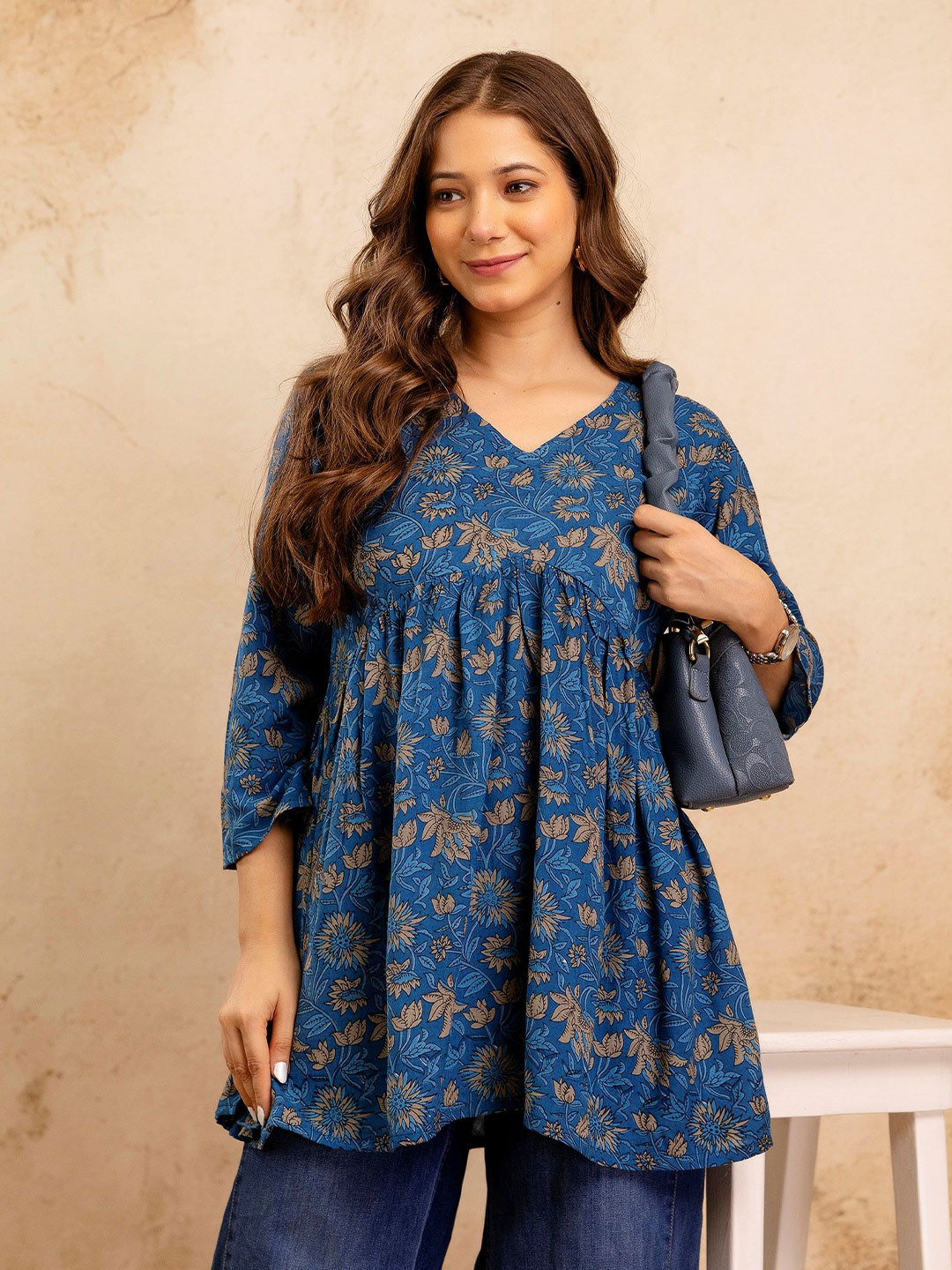 HYTEN Floral Printed V-Neck Kurti