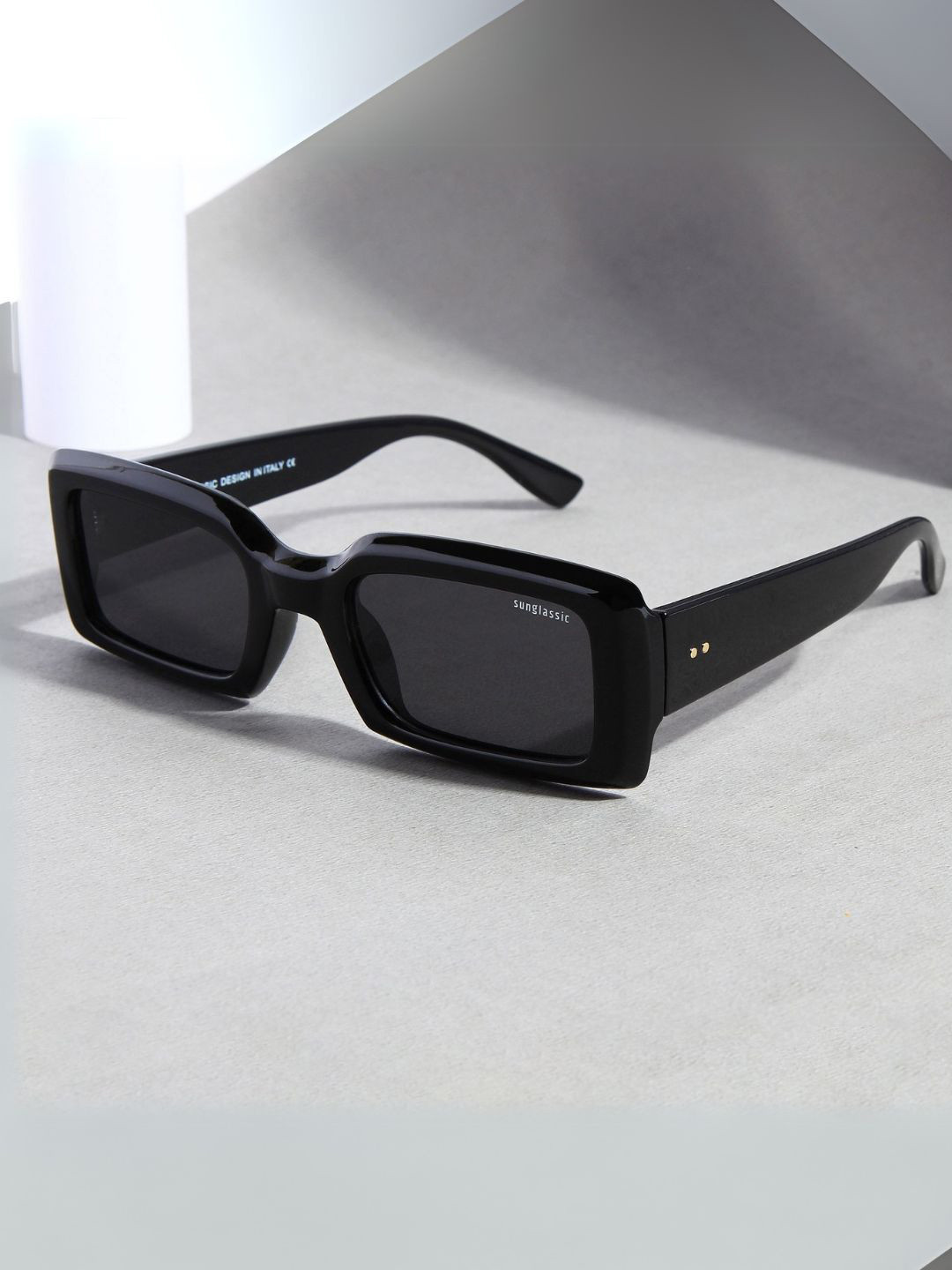 SUNGLASSIC Unisex Black Rectangle Sunglasses with Polarized Lens Victoria.