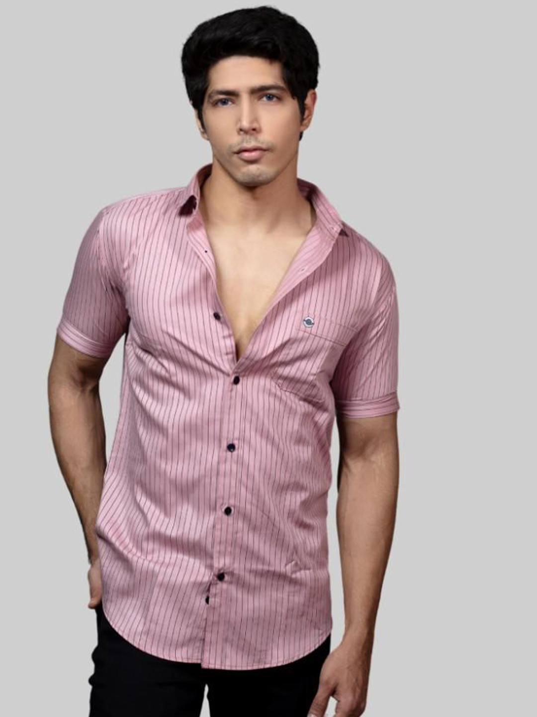 INDIAN THREADS Men Straight Fit Vertical Striped Spread Collar Cotton Casual Shirt