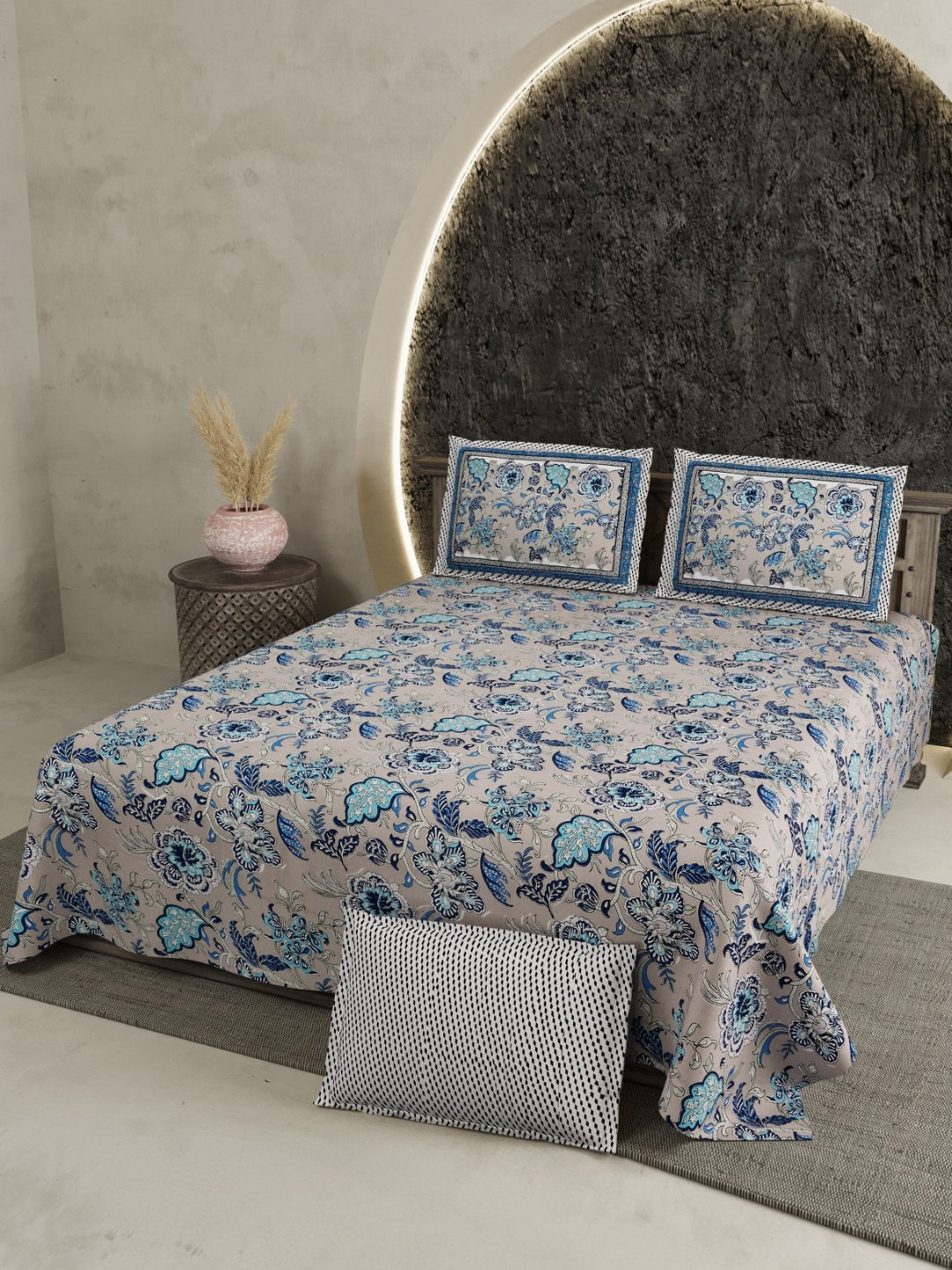 Aura Blue & Grey Floral Printed 180 TC King Bedsheet with 2 Pillow Covers 2.70m x 2.70m