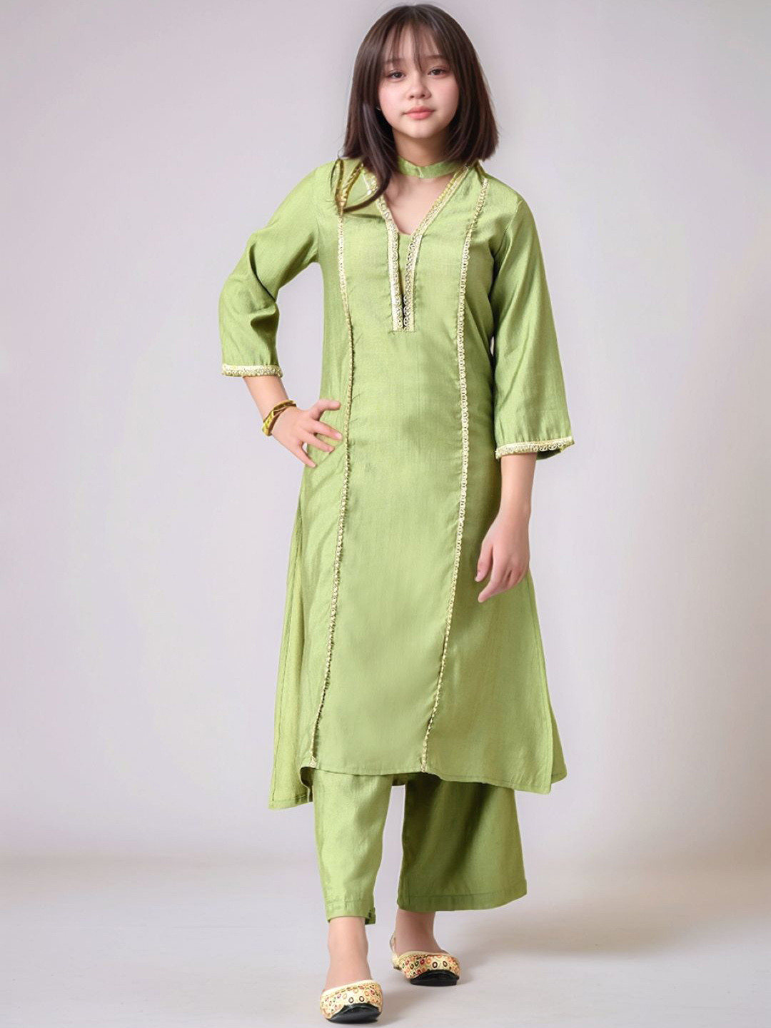 Sangria Girls Yoke & Border Gotta Patti Square Neck A-Line Kurta & Trousers