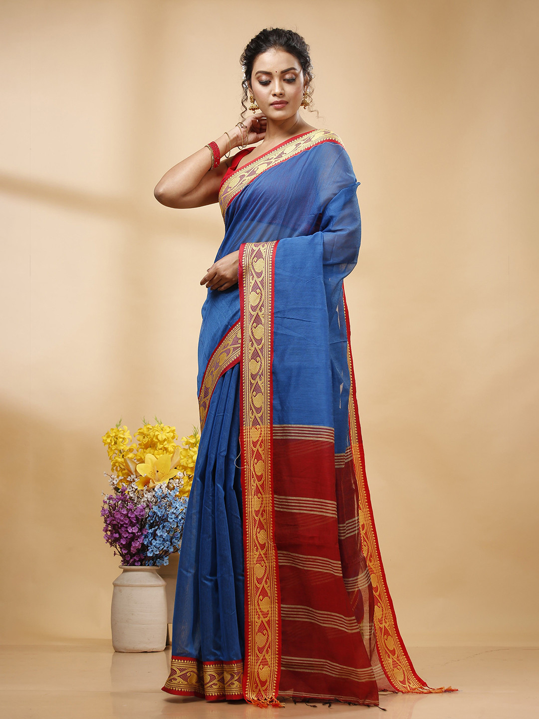 SLAGHA Ethnic Motifs Woven Design Zari Taant Saree with Traditional Woven Border