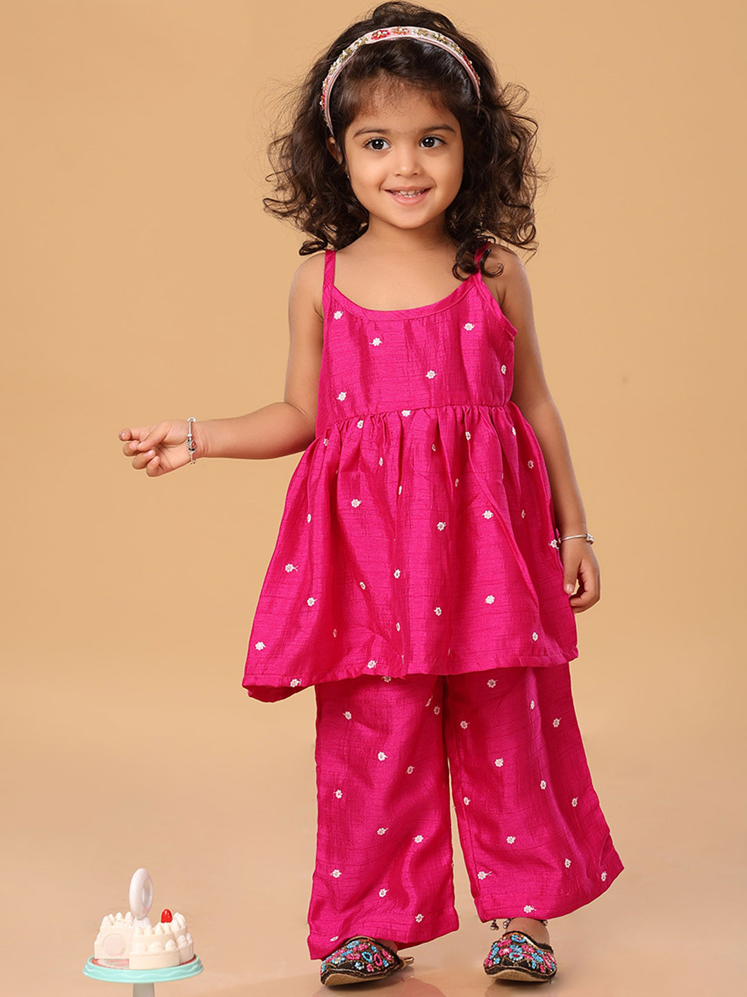 The Mini Trunk Hotpink Spagetti Thread Work Set