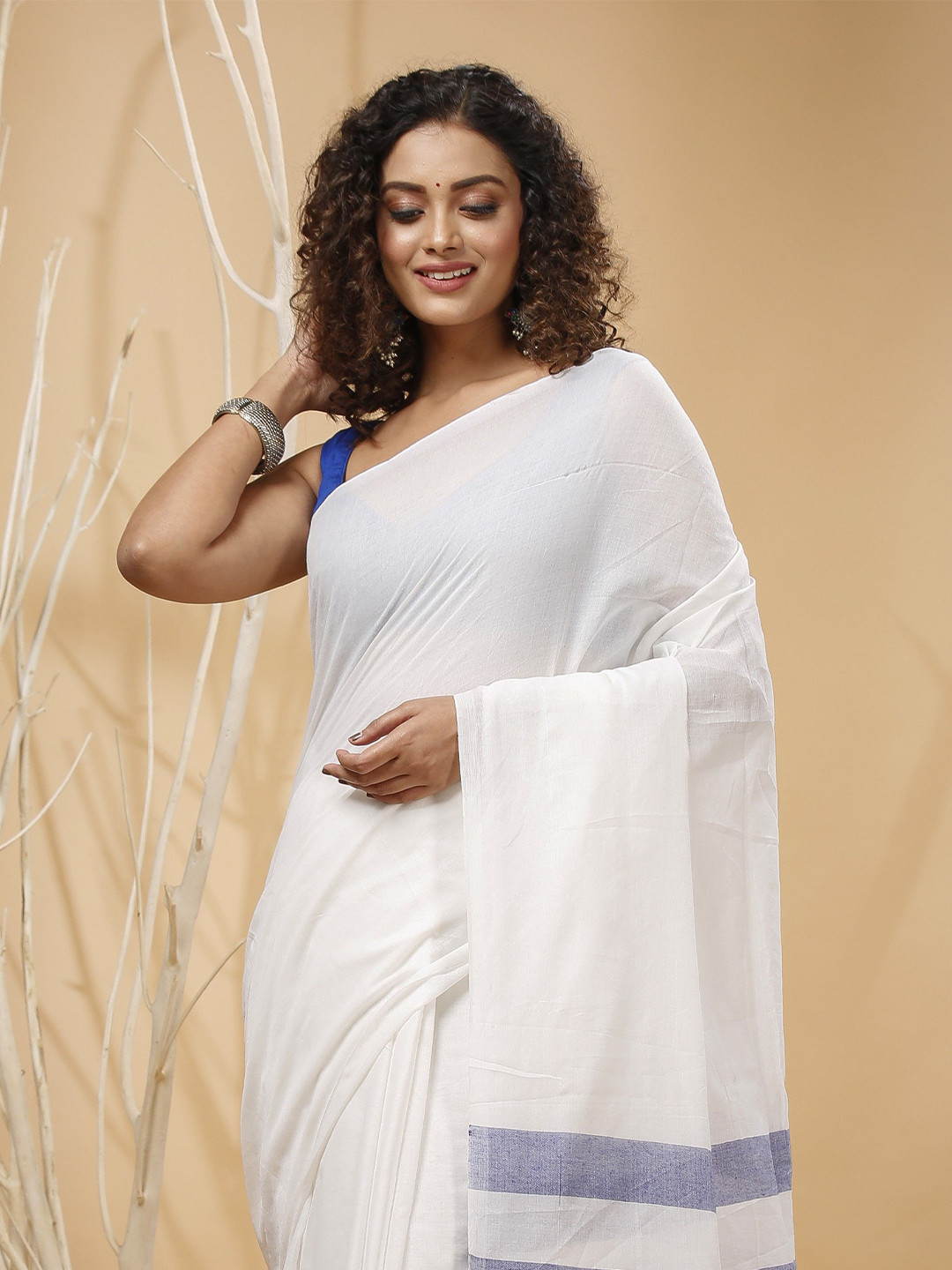 SLAGHA Intricate Weave Taant Saree With Tasselled Border