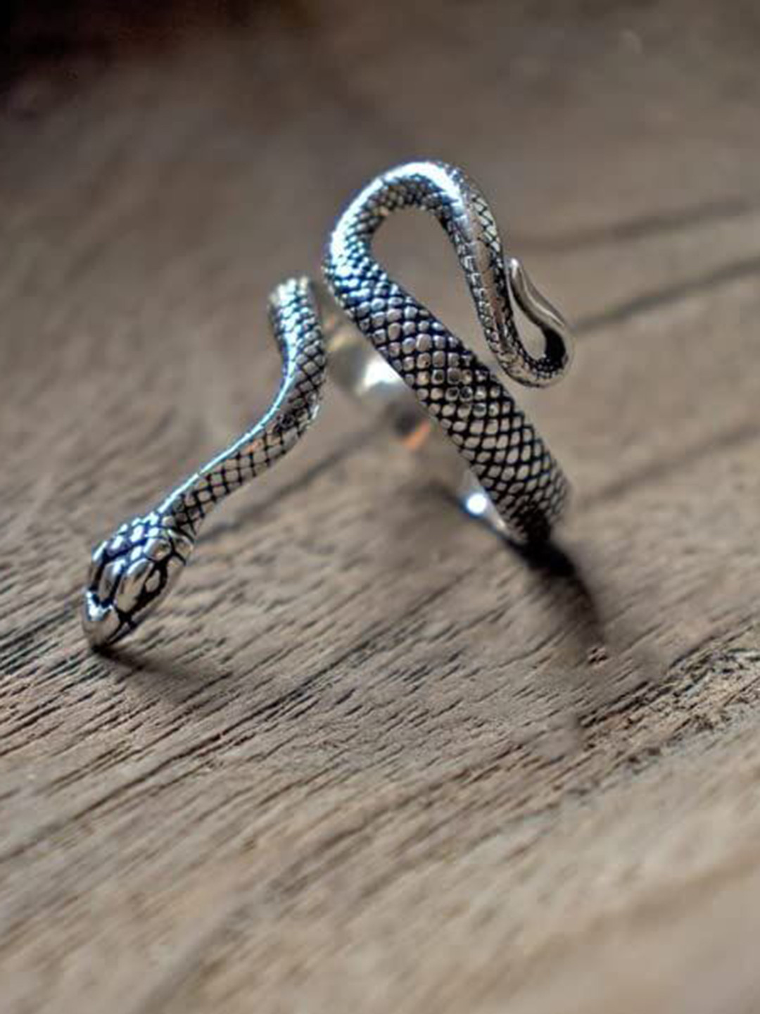 VS Unique Collection Set Of 2 Silver Toned Brass Plated Stainless Steel Finger Ring