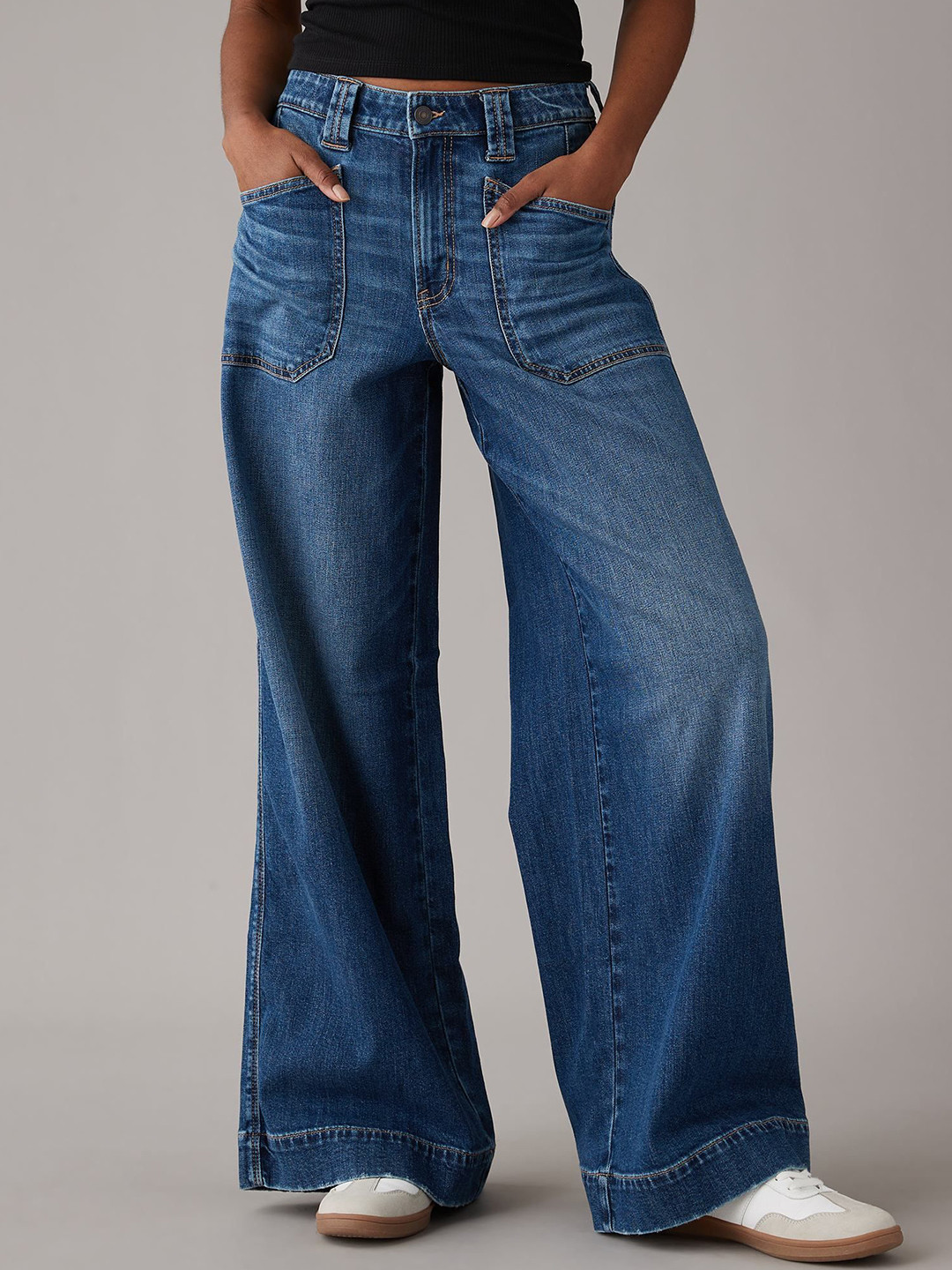 AMERICAN EAGLE OUTFITTERS Women Baggy Mid-Rise Low Distress Light Fade Jeans