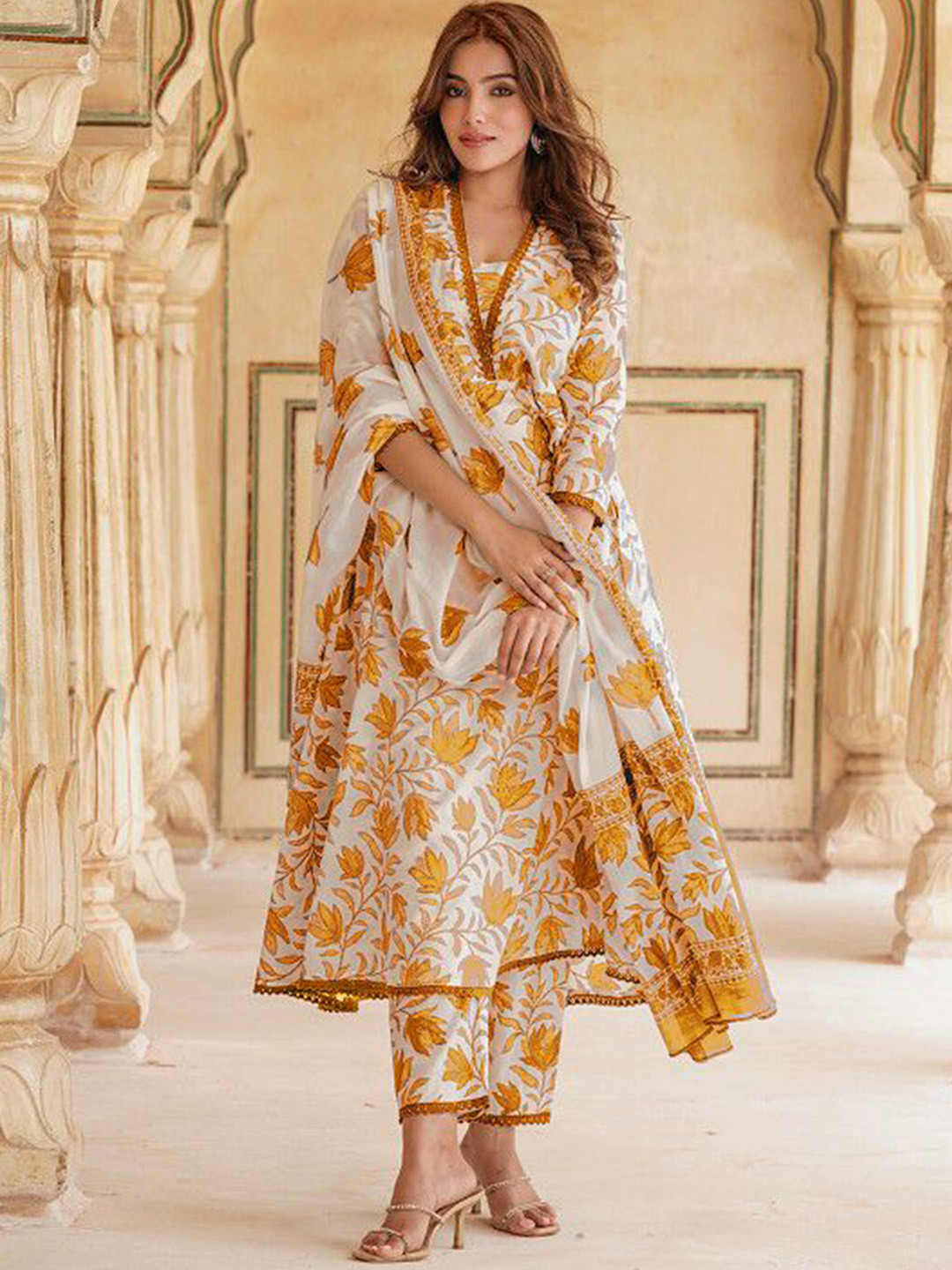 THE FAB FACTORY Floral Printed Square Neck Kurta With Trousers & Dupatta