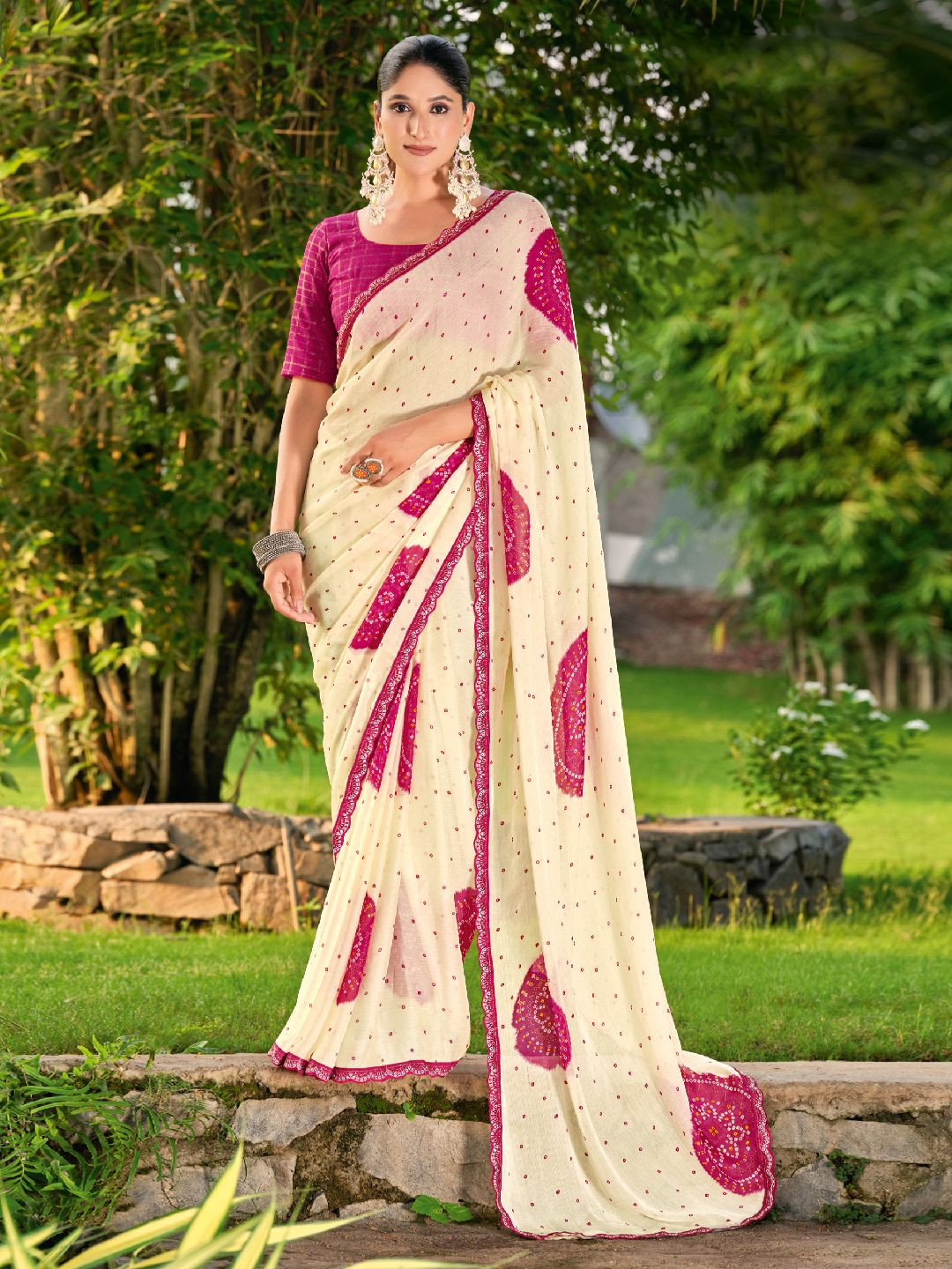 DIVASTRI Bandhani Sequinned Saree And Contrast Blouse Piece
