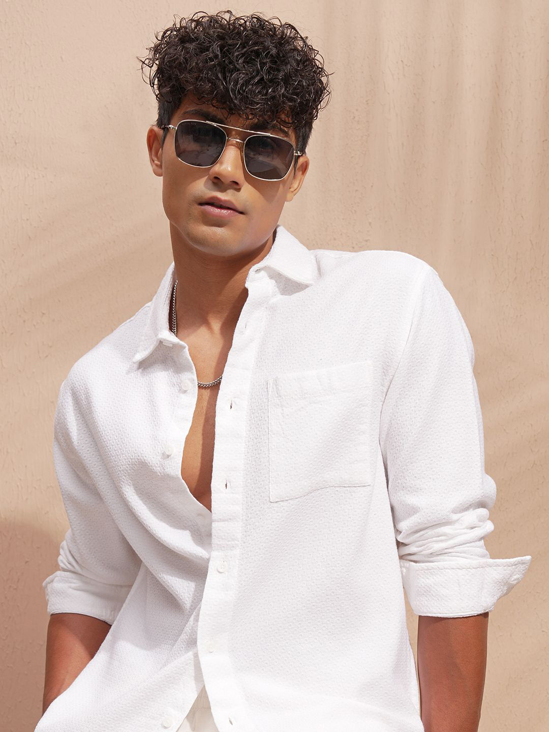 HIGHLANDER Cutaway Collar Relaxed Fit Cotton Shirt