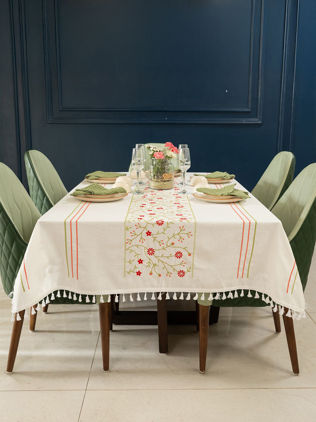 URBAN SPACE White Floral Anti-Slip Cotton 6-Seater Table Cover with Embroidered details