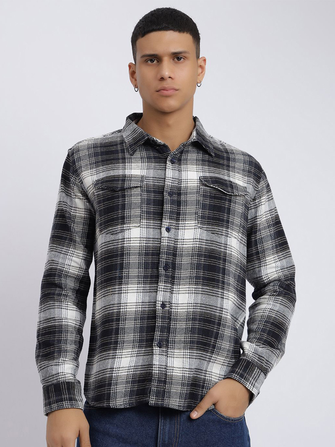 FADFAS Men Checked Spread Collar Regular Fit Cotton Woolen Shirt