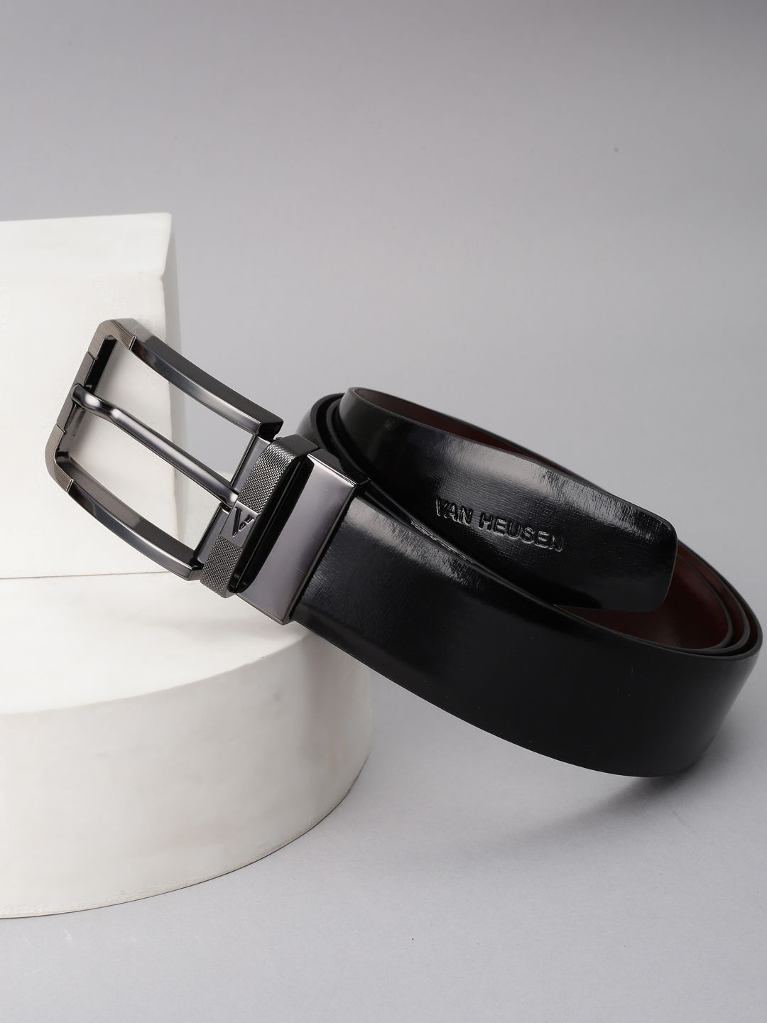 Van Heusen Men Leather Formal Belt With A Tang Closure
