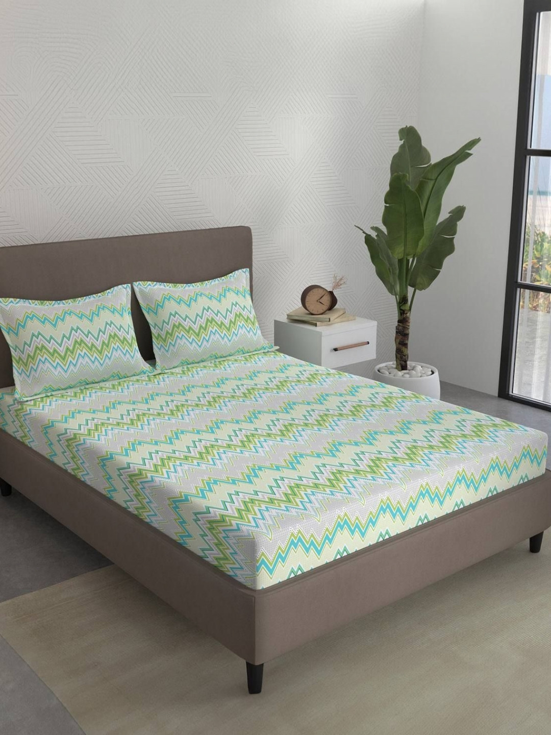 STELLAR HOME Lime Green & White Geometric 104 TC Bedsheet with 2 Pillow Covers