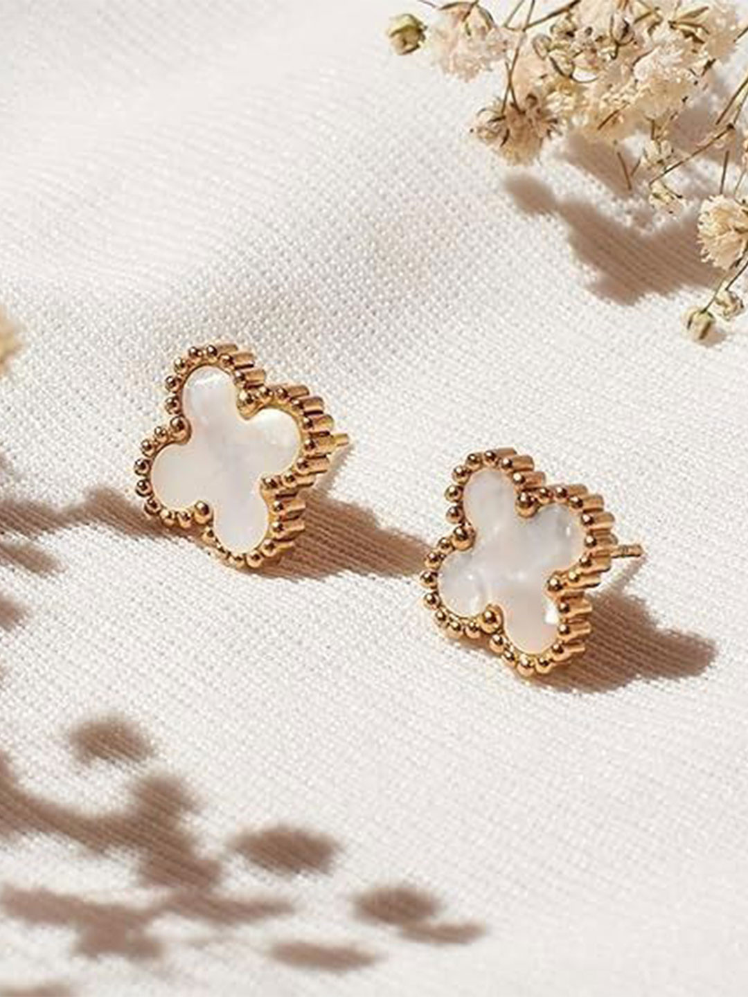 Lovemi Movements Floral Shaped Studs