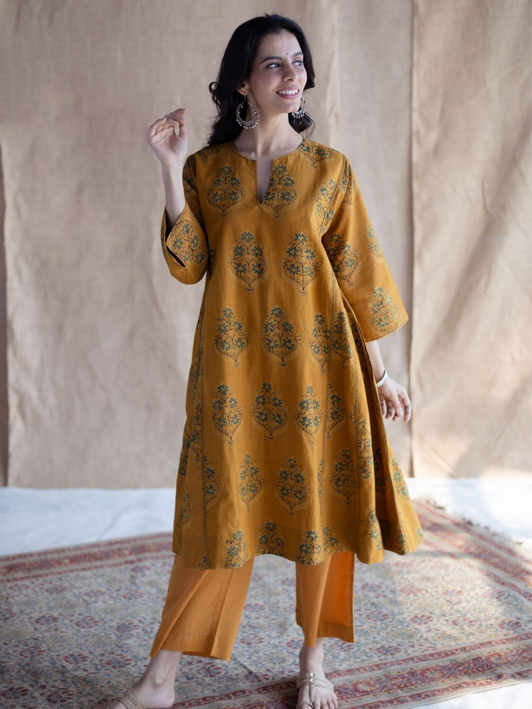 THE INDIAN ETHNIC CO Inaaya Collection Floral Ajrakh Block Printed Pure Cotton Kurta
