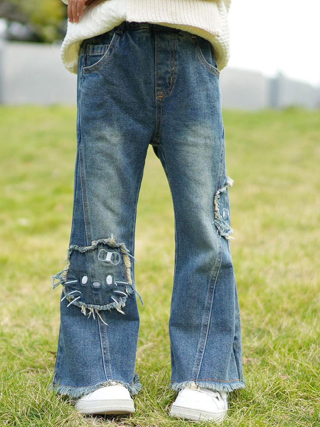 INCLUD Girls Mid-Rise Raw Edge Hemmed Light Fade Applique Stretchable Flared Denim Jeans