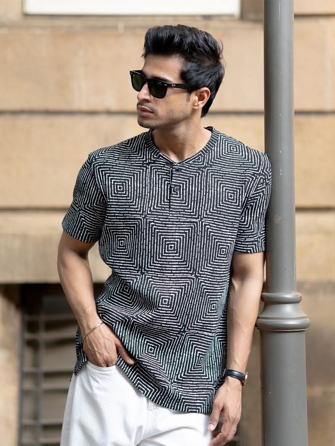 Powerlook Men Black & White Maze Printed Henley Neck T-shirt