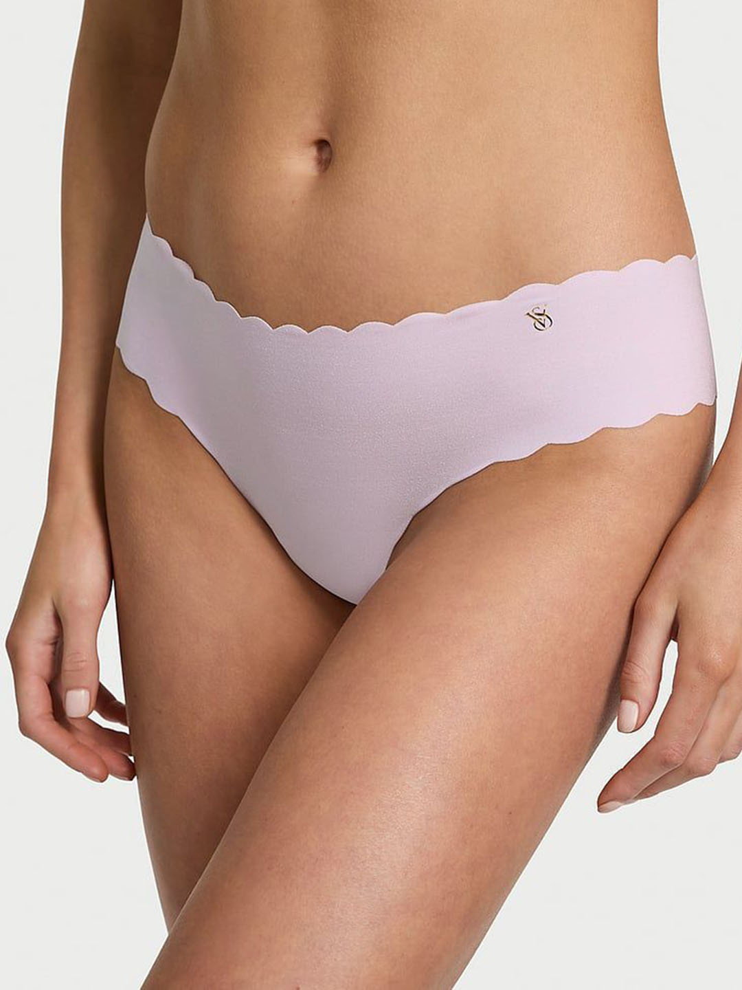 Victoria's Secret Seamless No-Show Scalloped Thong Briefs 1126547914EV