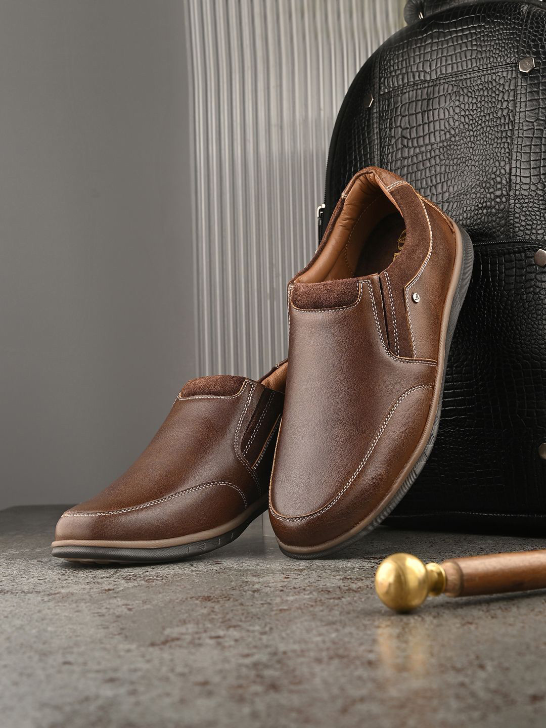 Valentino Men Solid Round Toe Leather Slip-On Sneakers