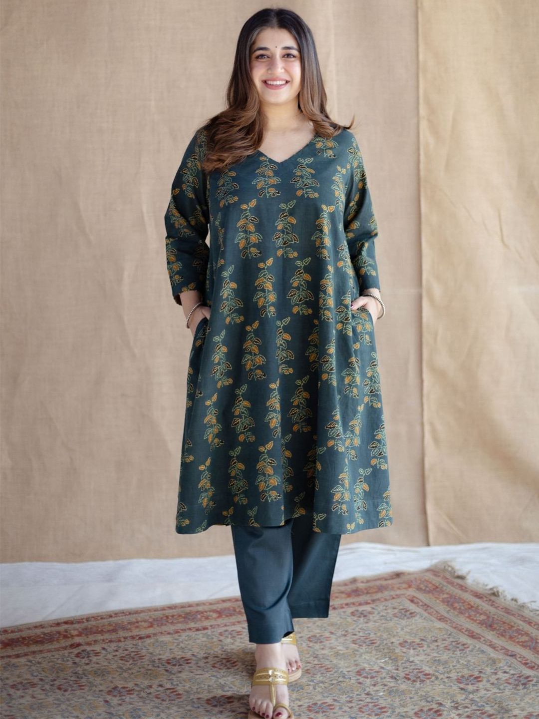 THE INDIAN ETHNIC CO Inaaya Collection Floral Ajrakh Block Printed Pure Cotton Kurta