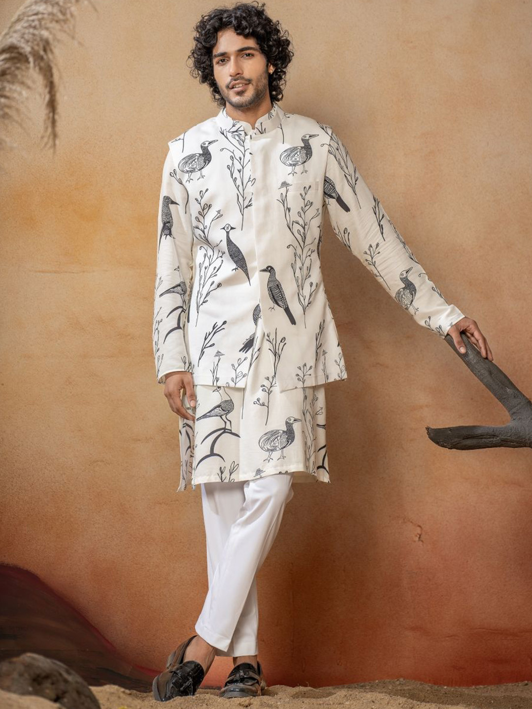 HILO DESIGN Men Animal Printed Kurta with Trousers