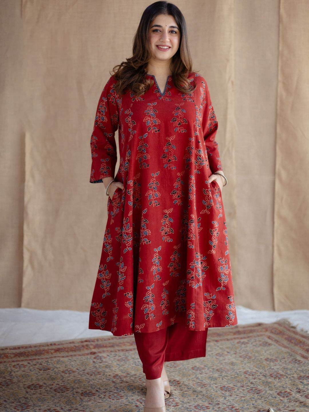 THE INDIAN ETHNIC CO Inaaya Collection Floral Ajrakh Block Printed Pure Cotton Kurta