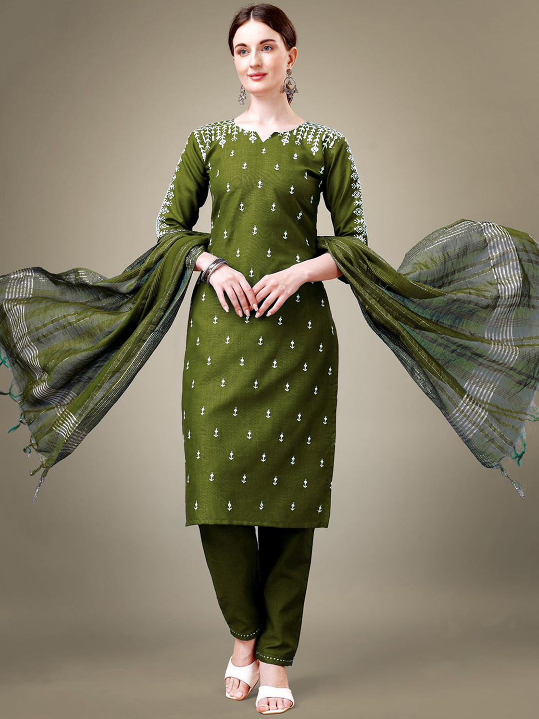 FANCYNINE Women Embroidered Thread Work Kurta with Trousers & Dupatta