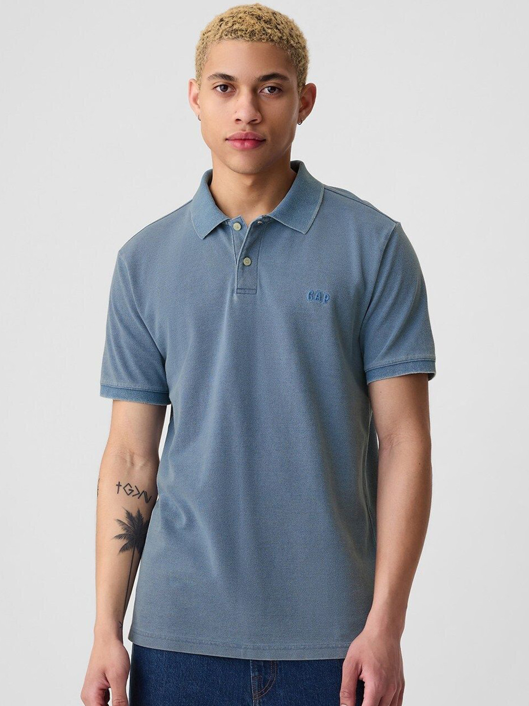 GAP Men Solid Polo Collar T-shirt