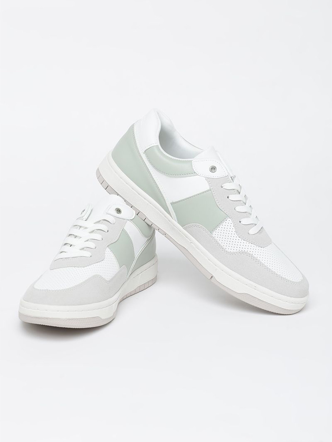Snitch Men White Lace-Ups Lightweight Colourblocked Sneakers