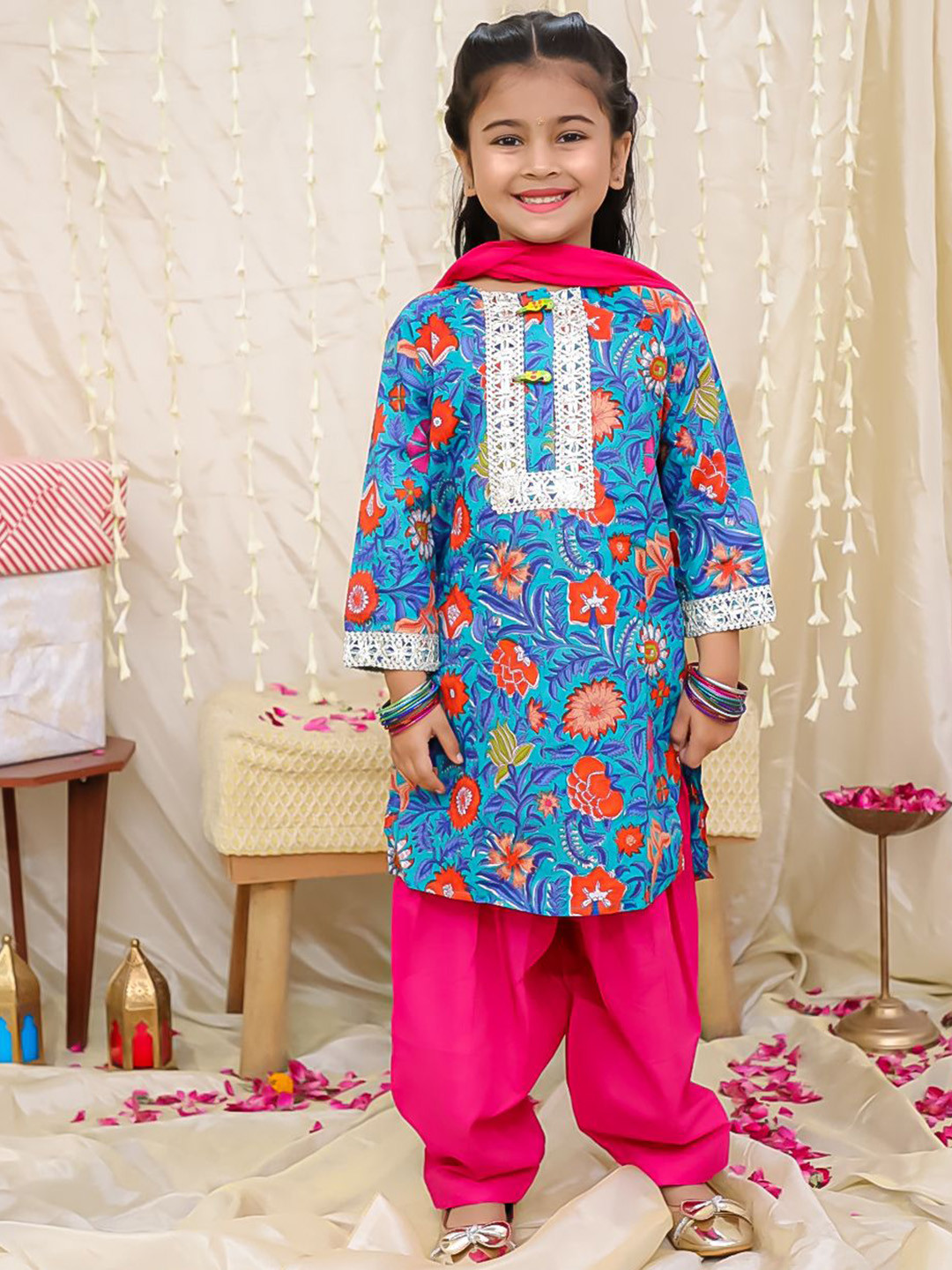 KID1 Girls Floral Printed Round Neck Pure Cotton Kurta With Salwar & Dupatta