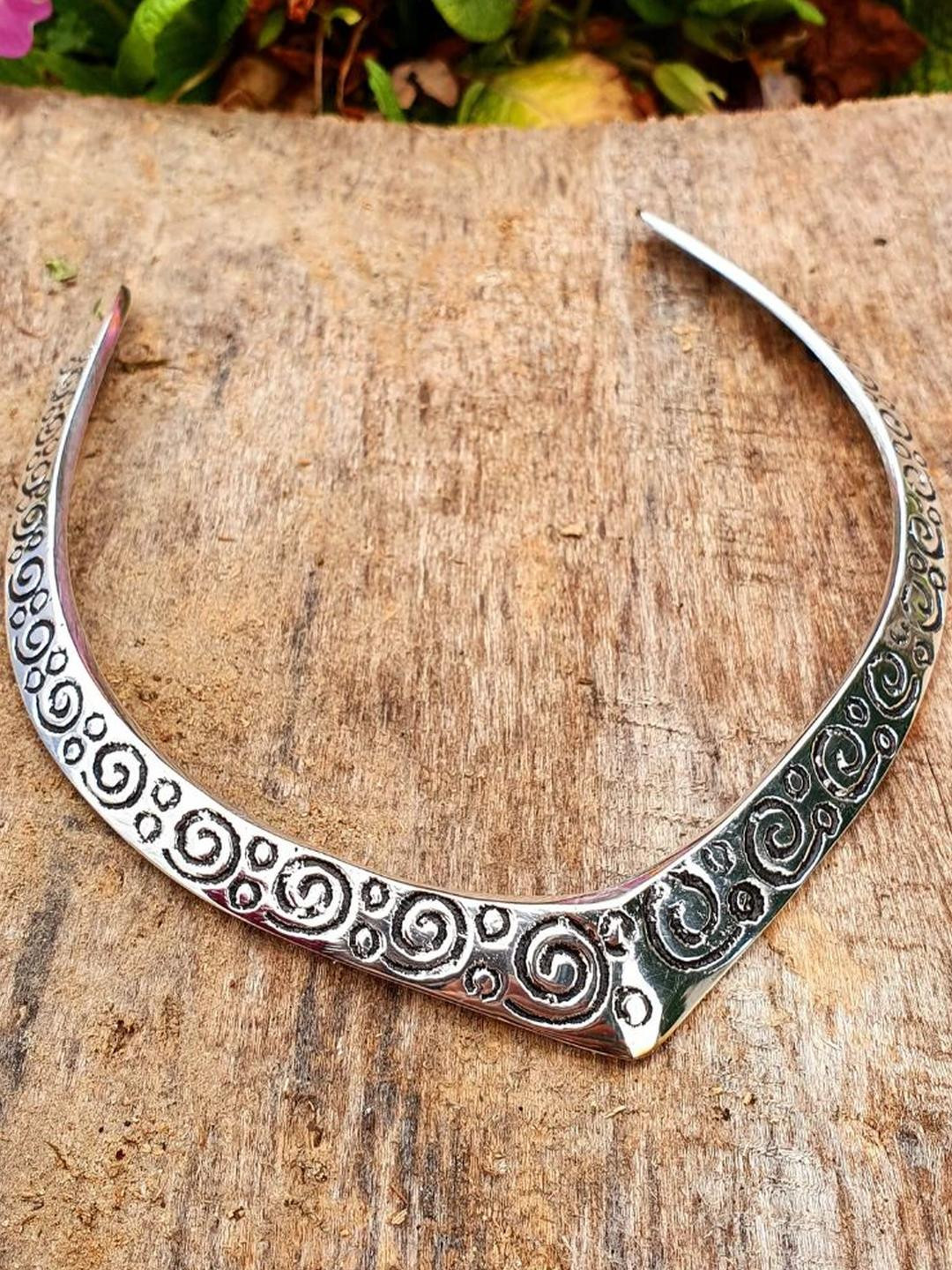 Sangria Women's Handmade Silver-Plated Oxidized Collar Choker Necklace