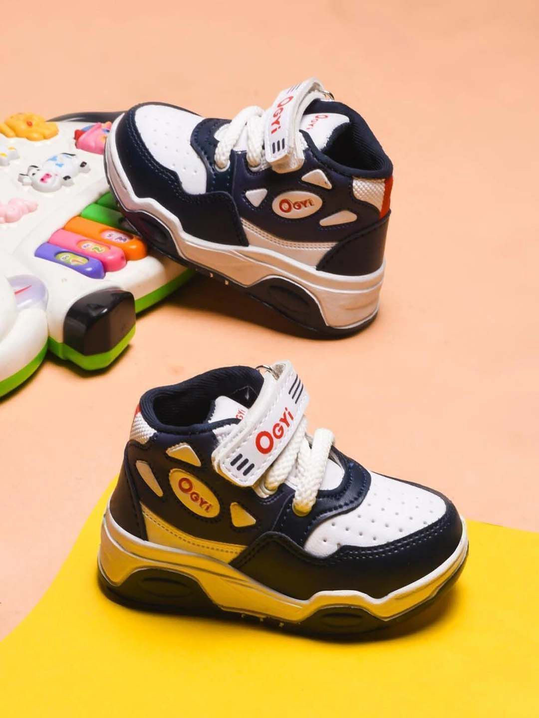 Crazyly Boys Round Toe Velcro Mid-Top Sneakers
