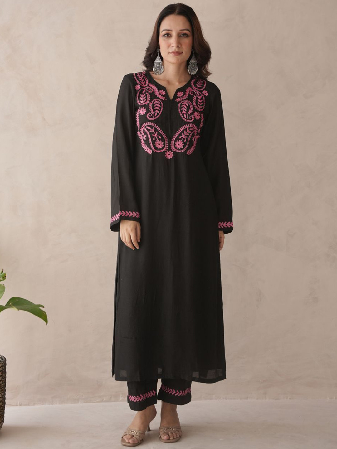 OneWe Women Indieflora Black Embroidery Muslin Kurta Set