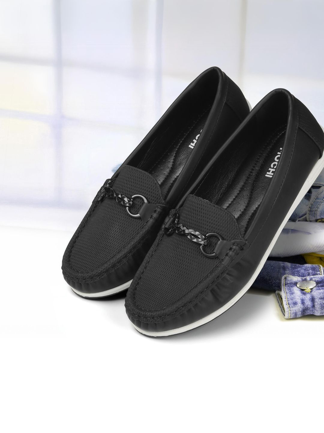 Mochi Women Slip-On Round Toe Sneakers