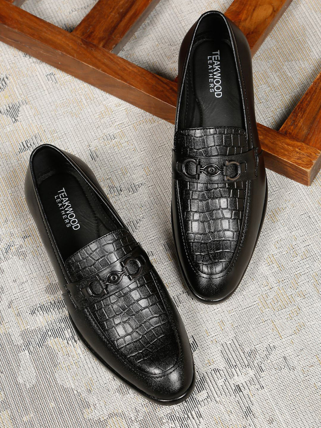 Teakwood Leathers Men Textured Leather Loafers