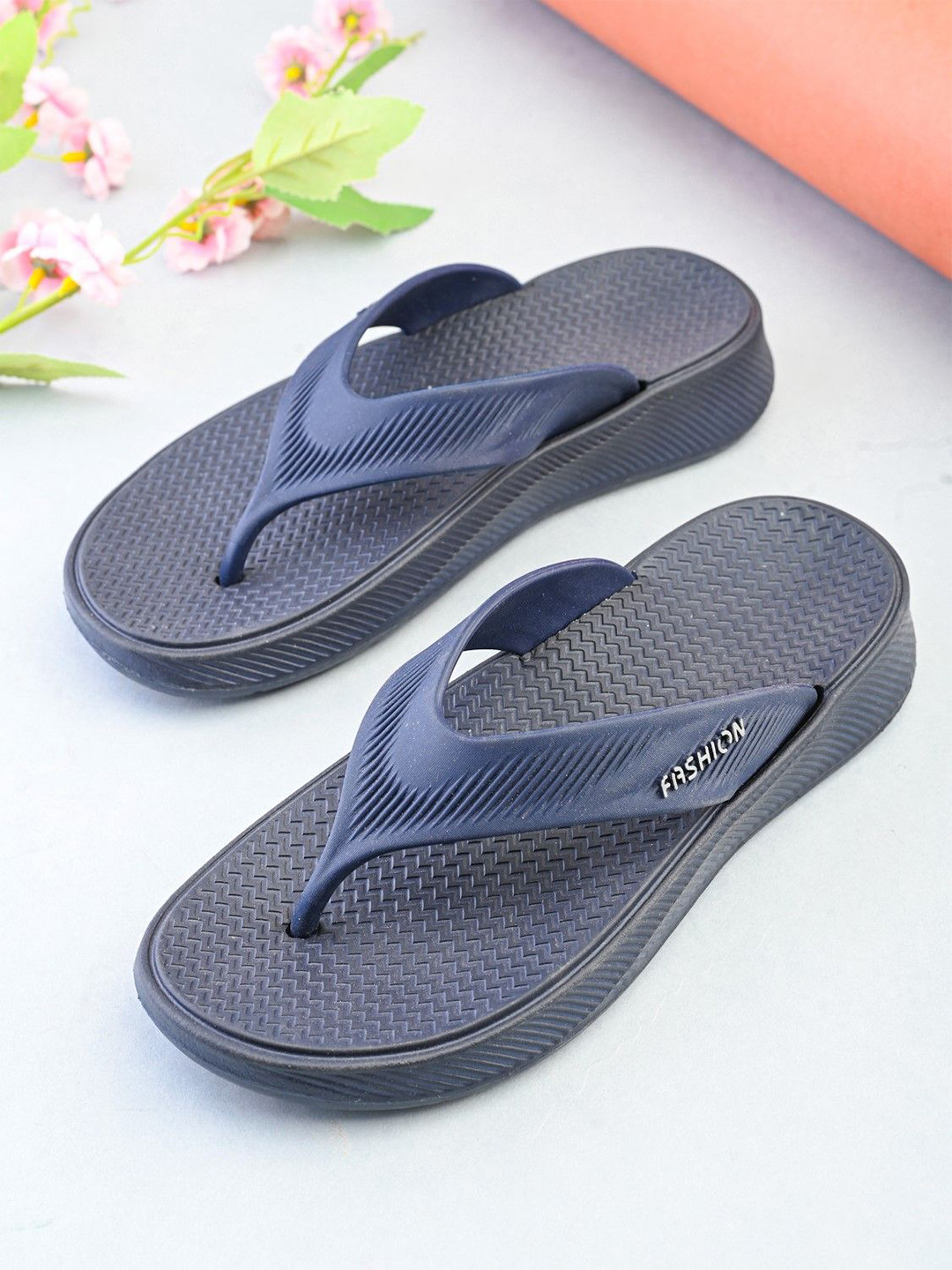 The Roadster Lifestyle Co Women Lightweight Casual Slip-On Thong Flip Flops