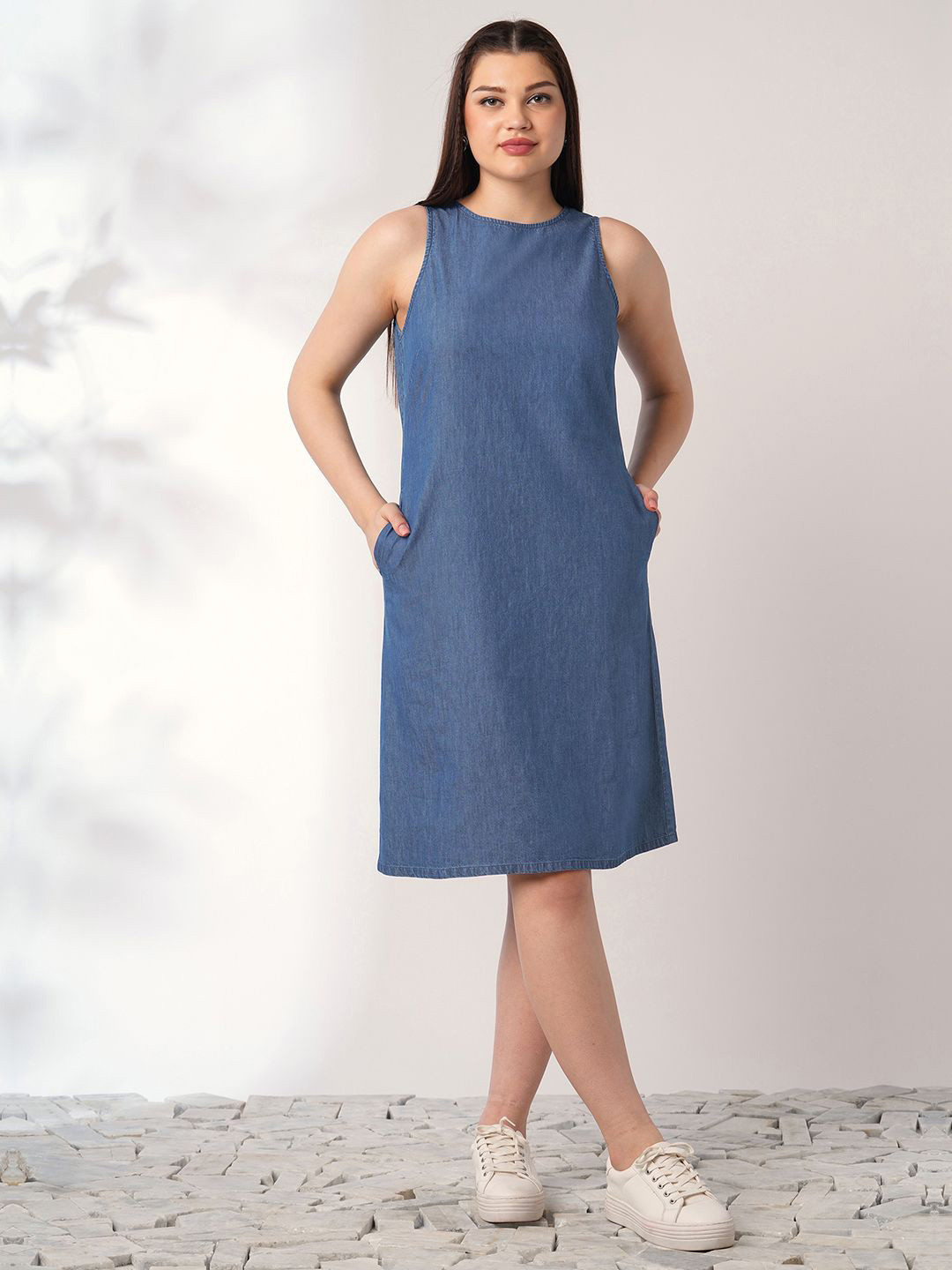 Globus Women Med Blue Round Neck Sleeveless Knee Length A-Line Denim Dress