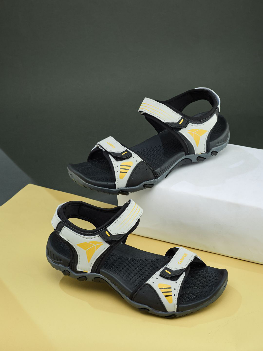 Campus Men GC-22169 Textured Lightweight Sports Sandals