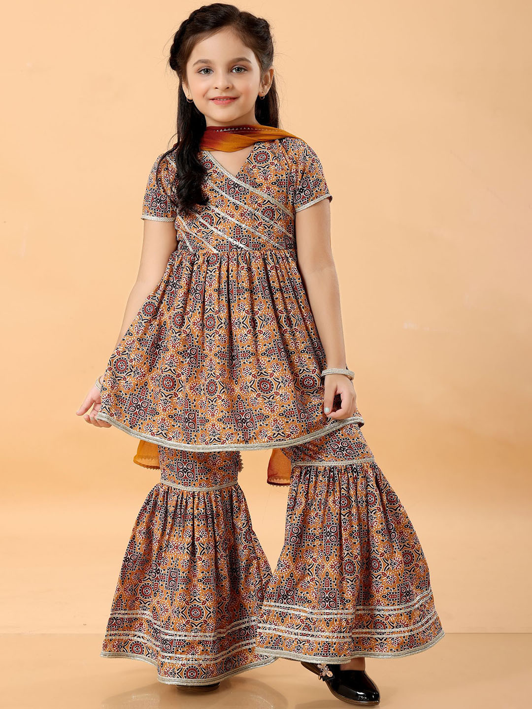 MASTARANG Girls Floral Printed Kurti with Sharara & Dupatta
