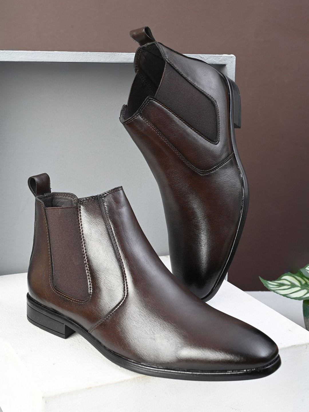 The Roadster Lifestyle Co Men Non Slip Flat Sole Chelsea Boots