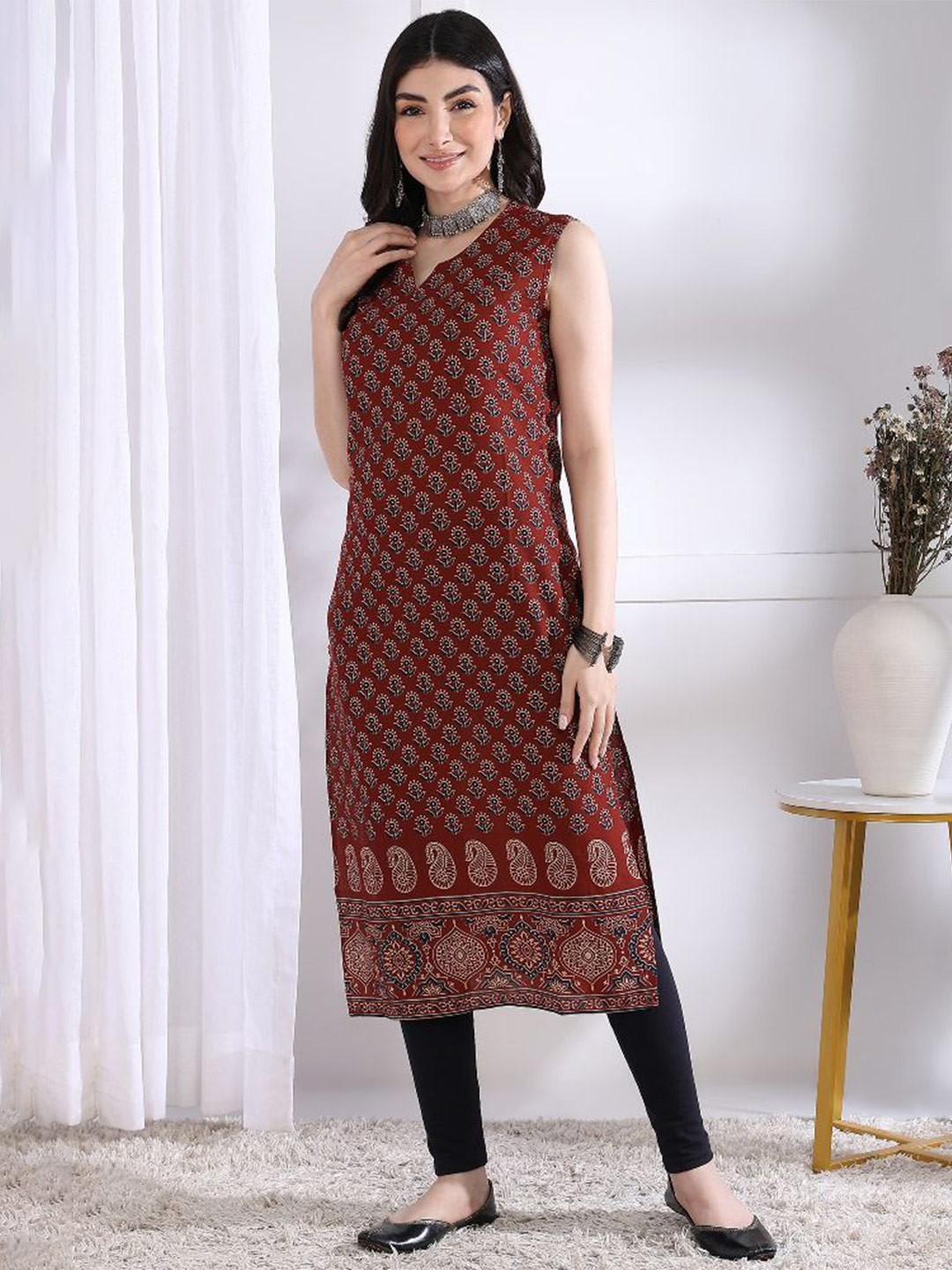 Vbuyz Floral Printed Cotton Sleeveless Notch Neck Straight Kurta